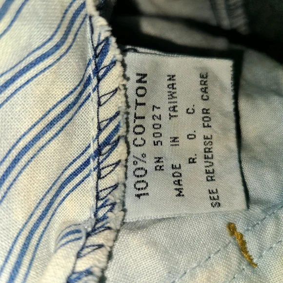 Vintage High Rise Jeans with Tapered Legs and Relaxed Fit - Picture 8 of 9